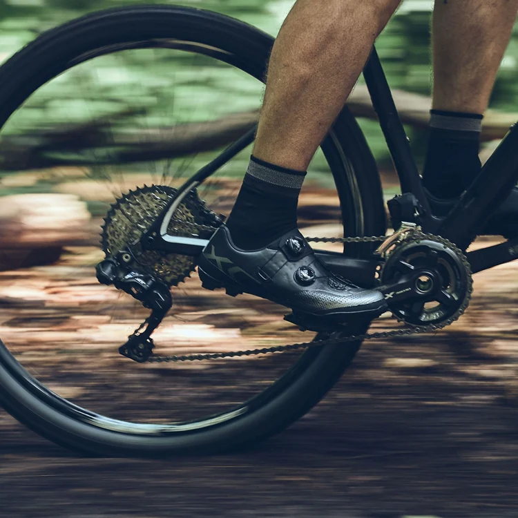 SH-XC702-shic165-lifestyle_1.png Zapato 44 Mtb Shimano Modelo Sh-Xc702 Negro
